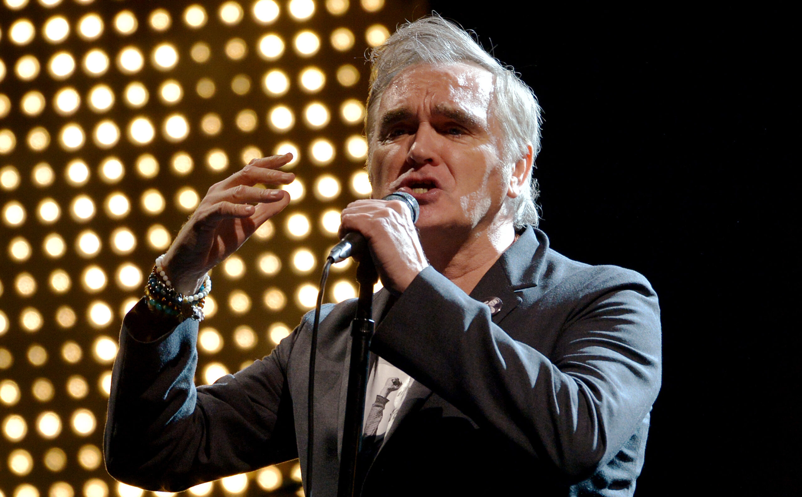 Morrissey Walks Off Stage After 30 Minutes, Allegedly Cancels Show ...