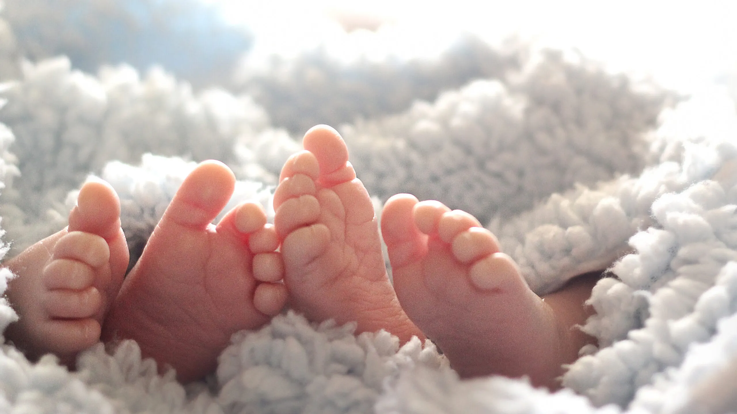 Couple Welcomes Twins From 30-Year-Old Frozen Embryos, Breaking Previous Records