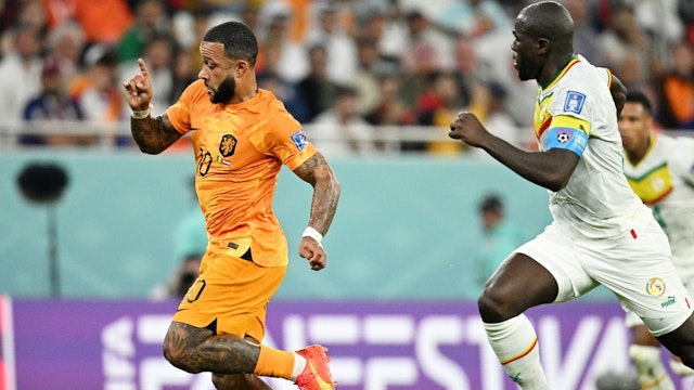 Memphis Depay of Netherlands runs with the ball during the FIFA World Cup Qatar 2022 Group A match between Senegal and Netherlands at Al Thumama Stadium on November 21, 2022 in Doha, Qatar.
