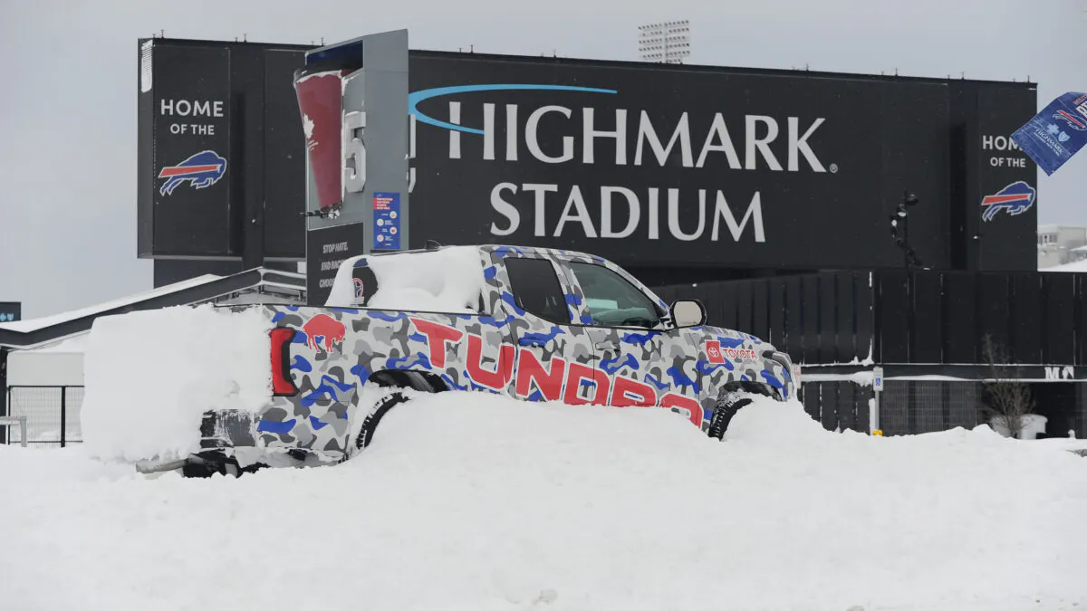WATCH: Bills Players Have To Dig Out Their Cars After Returning To Buffalo Following Massive Winter Storm