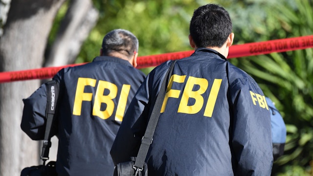 FBI investigators arrive at the home of suspected nightclub shooter Ian David Long on November 8 2018, in Thousand Oaks, California. - The gunman who killed 12 people in a crowded California country music bar has been identified as 28-year-old Ian David Long, a former Marine, the local sheriff said Thursday. The suspect, who was armed with a .45-caliber handgun, was found deceased at the Borderline Bar and Grill, the scene of the shooting in the city of Thousand Oaks northwest of downtown Los Angeles.