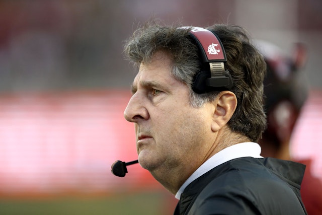 BERKELEY, CALIFORNIA - NOVEMBER 09: Head coach Mike Leach of the Washington State Cougars stands on the sidelines during their game against the California Golden Bears at California Memorial Stadium on November 09, 2019 in Berkeley, California.