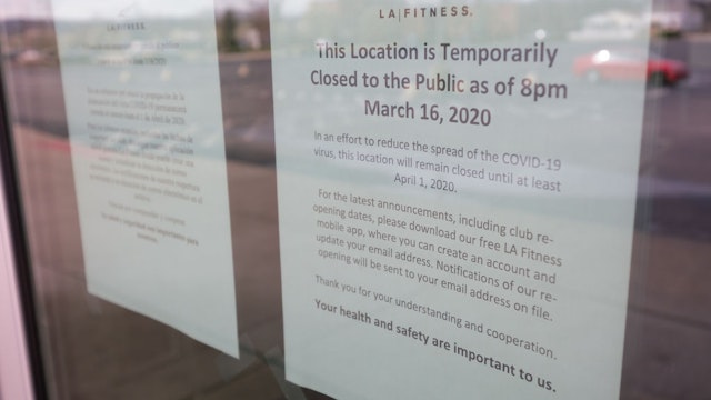 CINCINNATI, OH - MARCH 20: A sign stating the temporary closure of LA Fitness due to the Coronavirus outbreak on March 20th, 2020 in Cincinnati, OH. (Photo by Ian Johnson/Icon Sportswire via Getty Images)