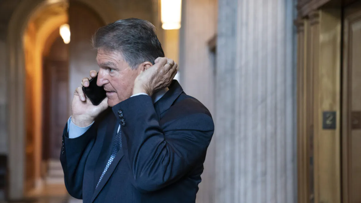 Joe Manchin Has ‘No Intention’ Of Leaving Democratic Party Right Now