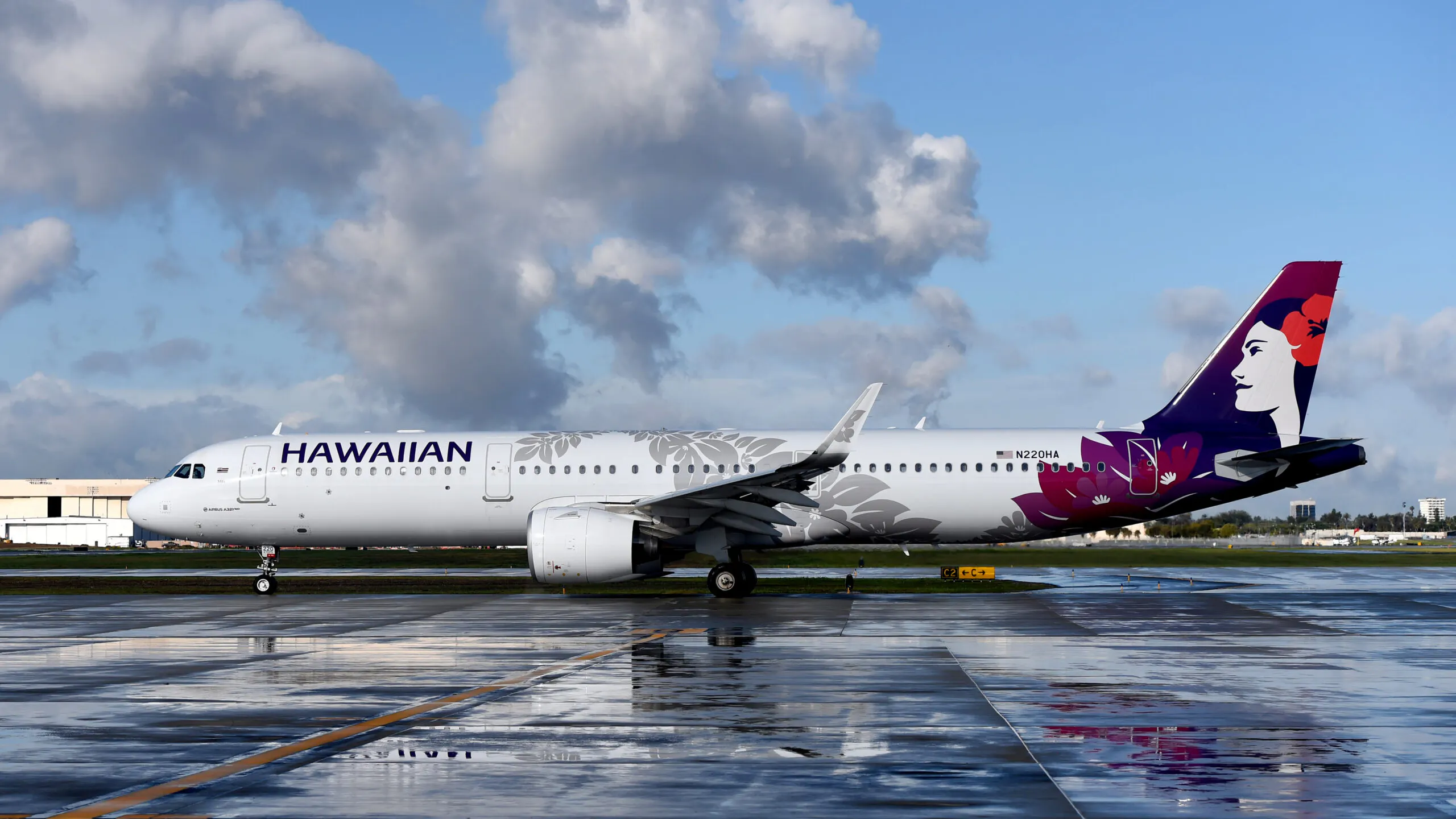 ‘She Flew Up And Hit The Ceiling’: Severe Turbulence Leaves 11 Seriously Injured Aboard Hawaiian Flight