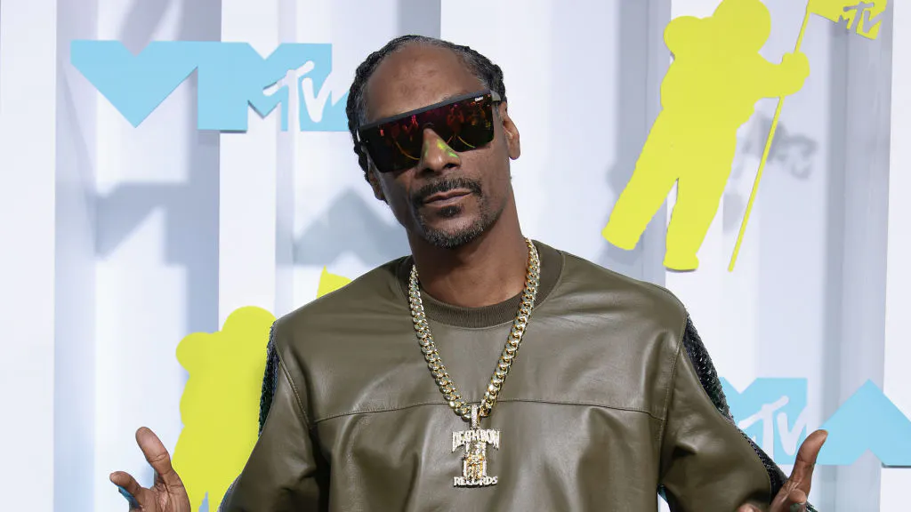 Snoop Dogg Runs Competing Poll To See If He Should Take Control Of Twitter From Elon Musk