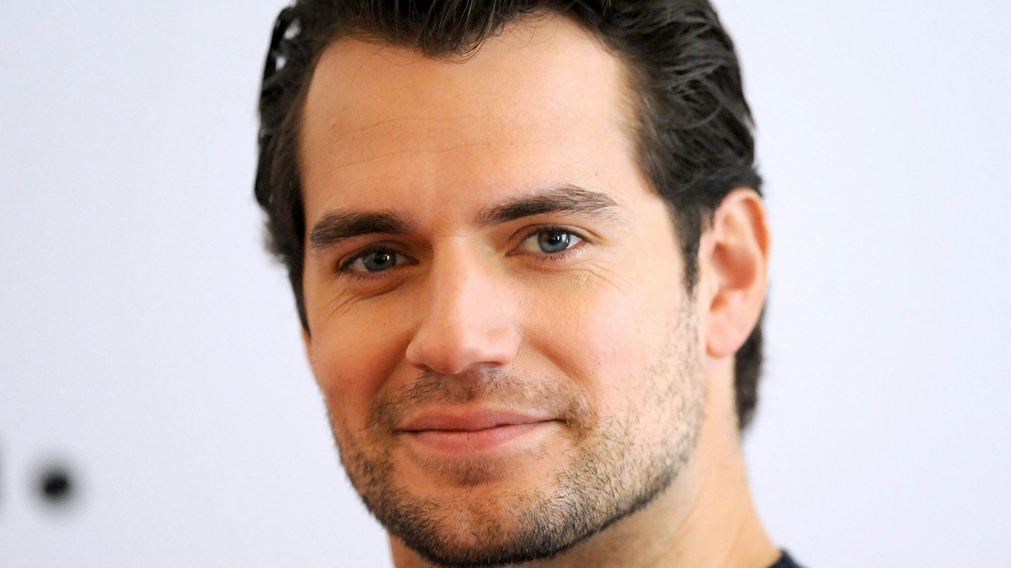 LONDON, ENGLAND - JULY 23: SUN NEWSPAPER OUT. MANDATORY CREDIT PHOTO BY DAVE J. HOGAN GETTY IMAGES REQUIRED Henry Cavill attends 'The Man from U.N.C.L.E.' photocall at Claridge's Hotel on July 23, 2015 in London, England.