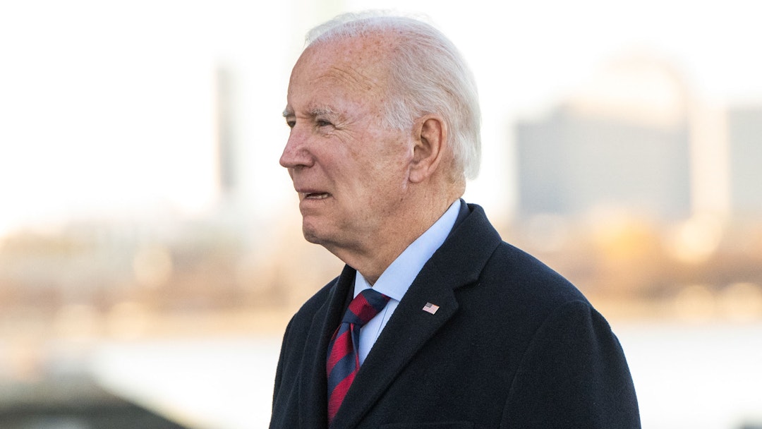 zBOSTON, MASSACHUSETTS - DECEMBER 02: (NO UK Sales For 28 Days Post Create Date) US President Joe Biden waits to meet Prince William, Prince of Wales at the John F. Kennedy Presidential Library and Museum on December 02, 2022 in Boston, Massachusetts. The Prince and Princess of Wales are visiting the coastal city of Boston to attend the second annual Earthshot Prize Awards Ceremony, an event which celebrates those whose work is helping to repair the planet. During their trip, which will last for three days, the royal couple will learn about the environmental challenges Boston faces as well as meeting those who are combating the effects of climate change in the area.