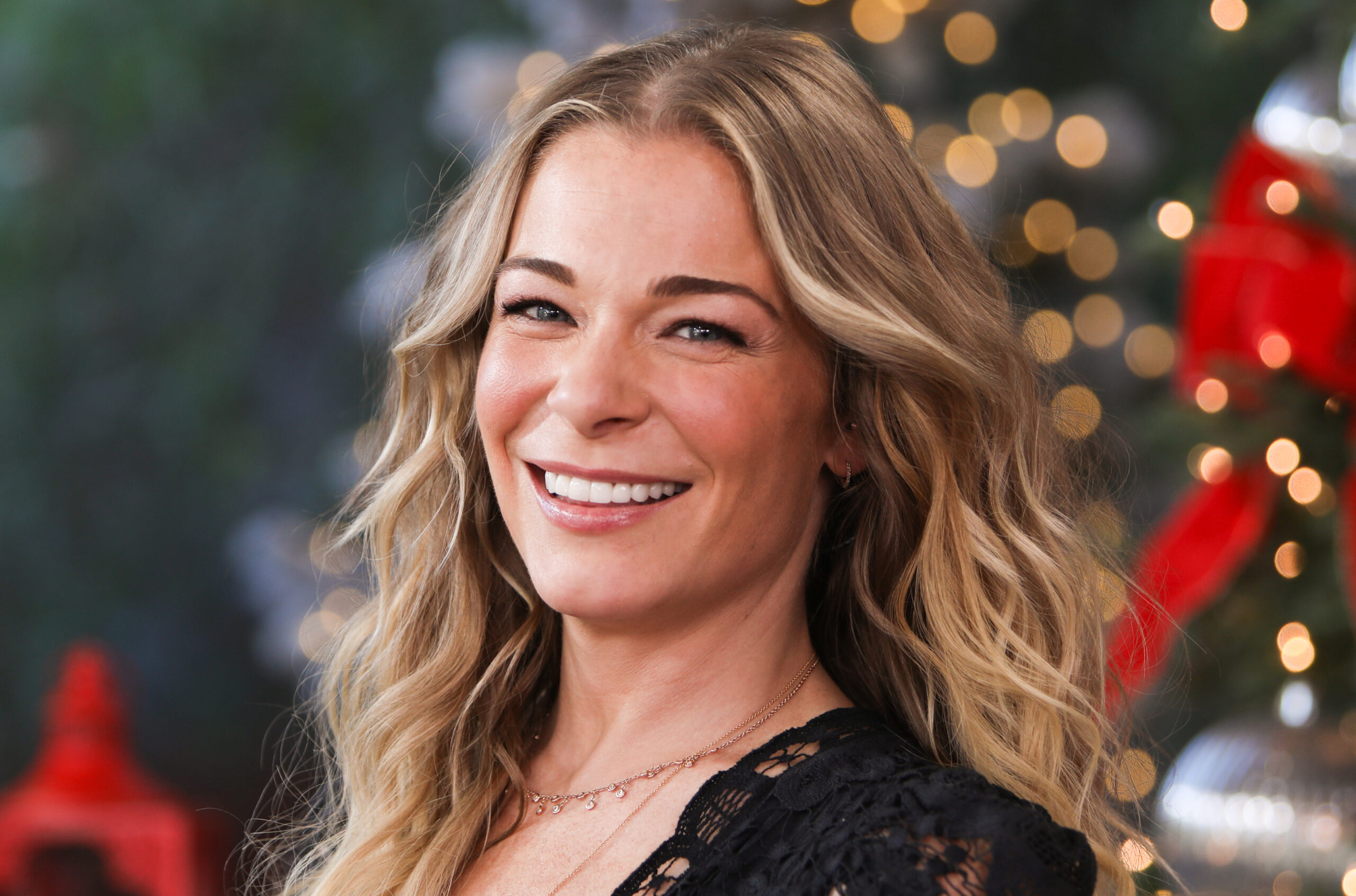 LeAnn Rimes Postpones Shows Because Of ‘Bleed’ On Vocal Cord