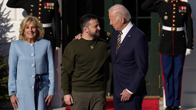 WASHINGTON, DC - DECEMBER 21: U.S. President Joe Biden (R) and first lady Jill Biden welcome President of Ukraine Volodymyr Zelensky to the White House on December 21, 2022 in Washington, DC. Zelensky is meeting with President Biden on his first known trip outside of Ukraine since the Russian invasion began, and the two leaders are expected to discuss continuing military aid. Zelensky will reportedly address a joint meeting of Congress in the evening.