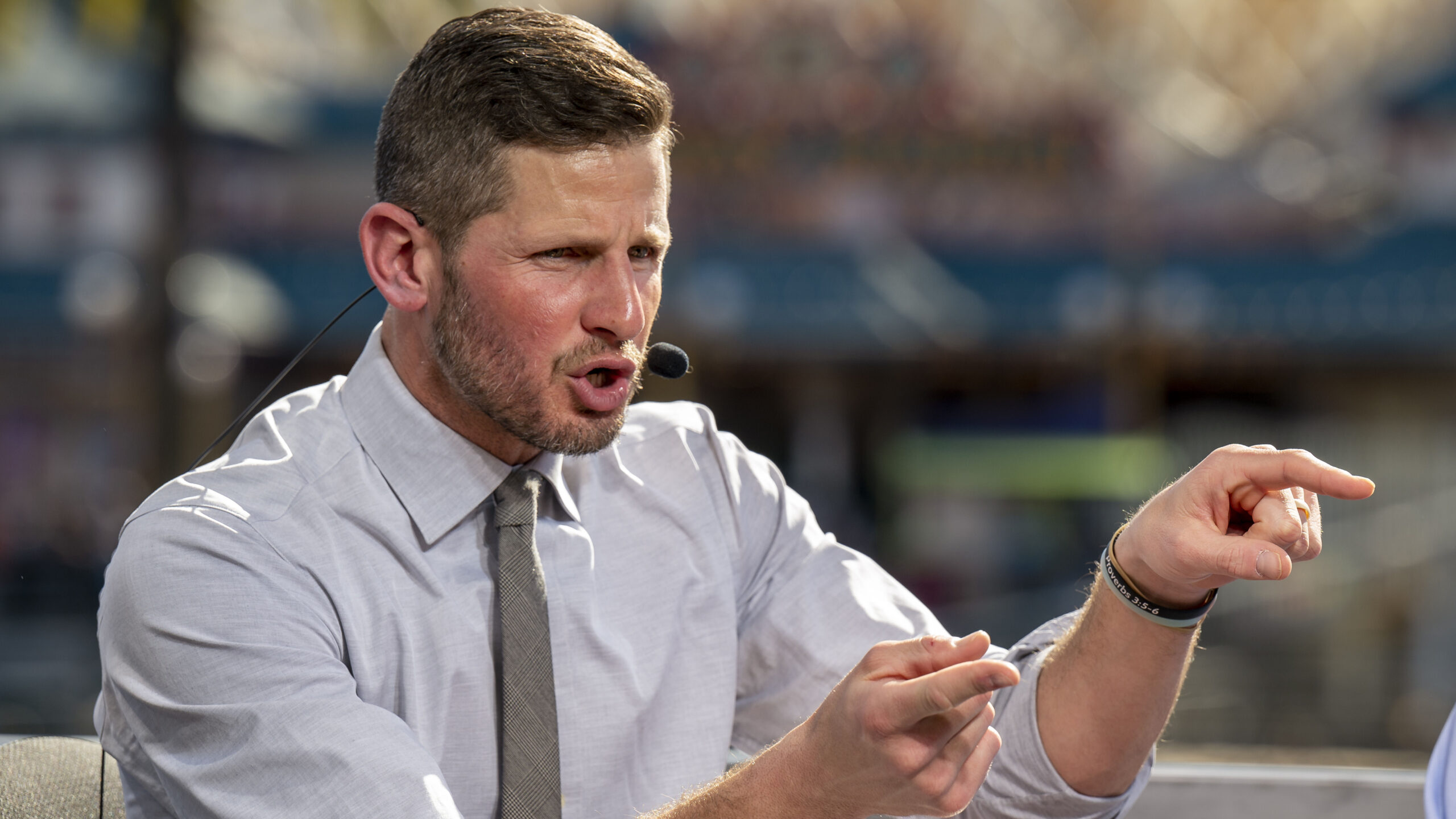 Dan Orlovsky prays for Davar Hamlin on live ESPN broadcast