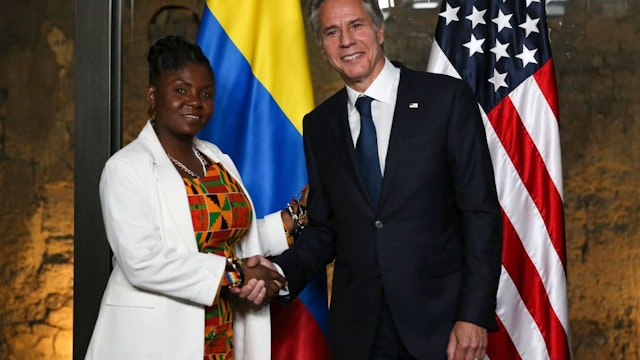 Colombian Vice President Francia Marquez (L) shakes hands with US Secretary of State Antony Blinken during their visit to Fragmentos Museum in Bogota, on October 3, 2022. (Photo by LUISA GONZALEZ / POOL / AFP)