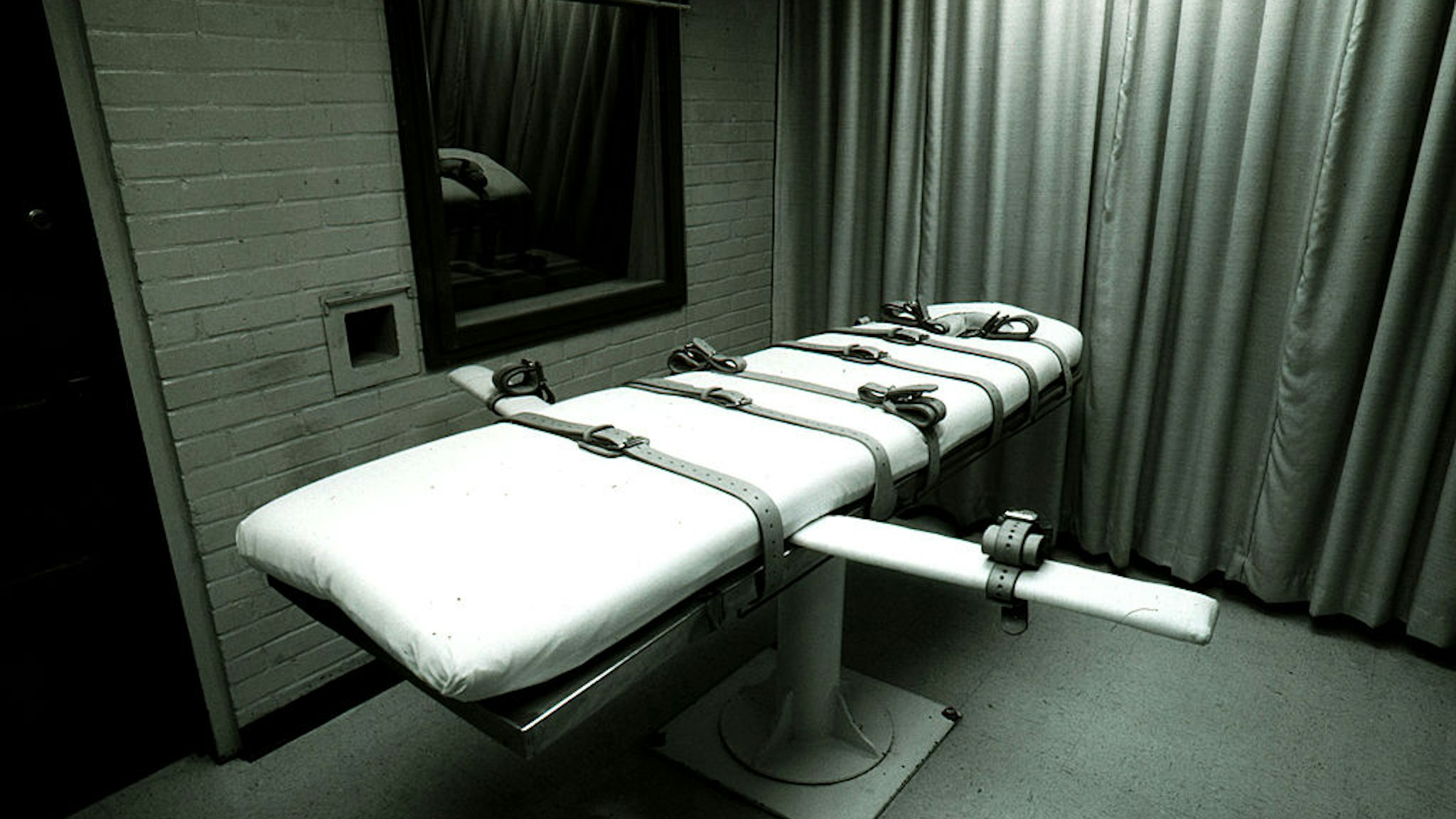 383356 17: The execution bed sits empty on Death Row April 25, 1997 at Texas Death Row in Huntsville, Texas. About 450 prisoners are on the Row. Texas has the most executions in the US each year. The inmates are executed by lethal injection. (Photo by Per-Anders Pettersson/Liaison)