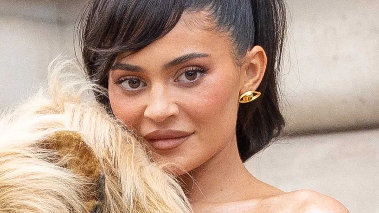Kylie Jenner Slammed For ‘Disturbing,’ ‘Horrifying’ Giant Lion Head Look At Fashion Week