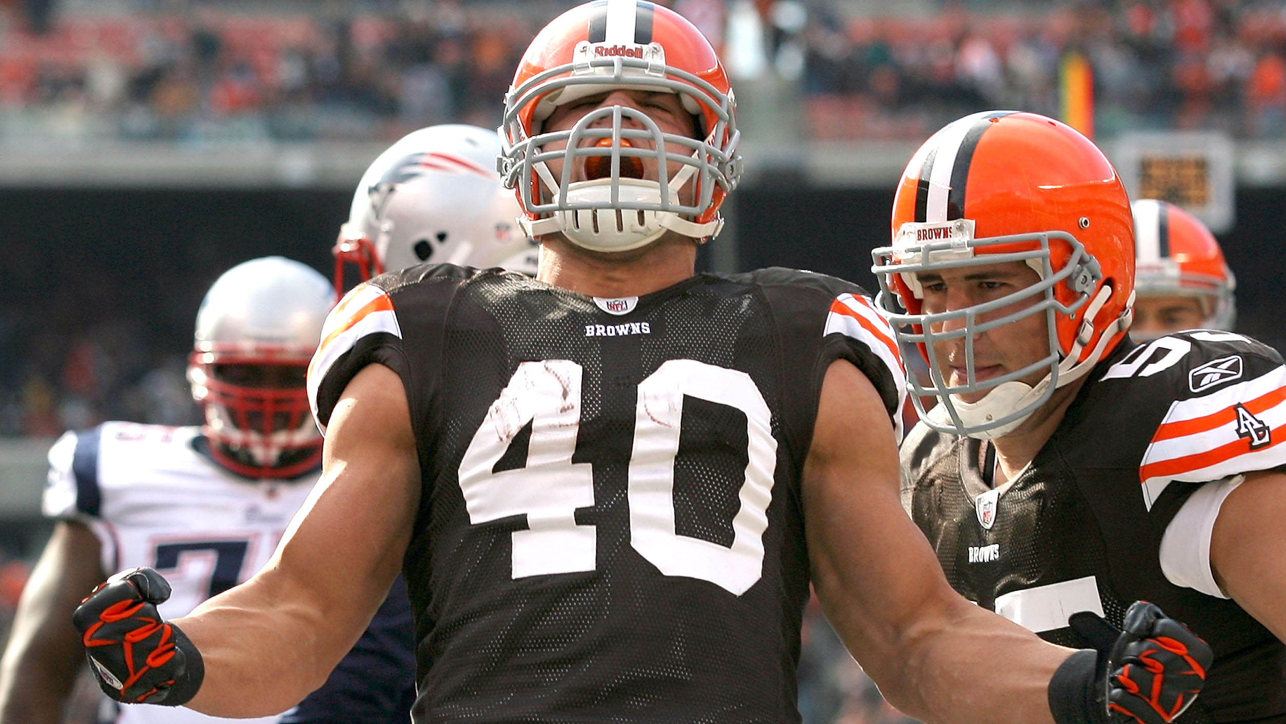 Peyton Hillis Rescue Pics Show Ex-NFL Star Receive Emergency Treatment On  Beach