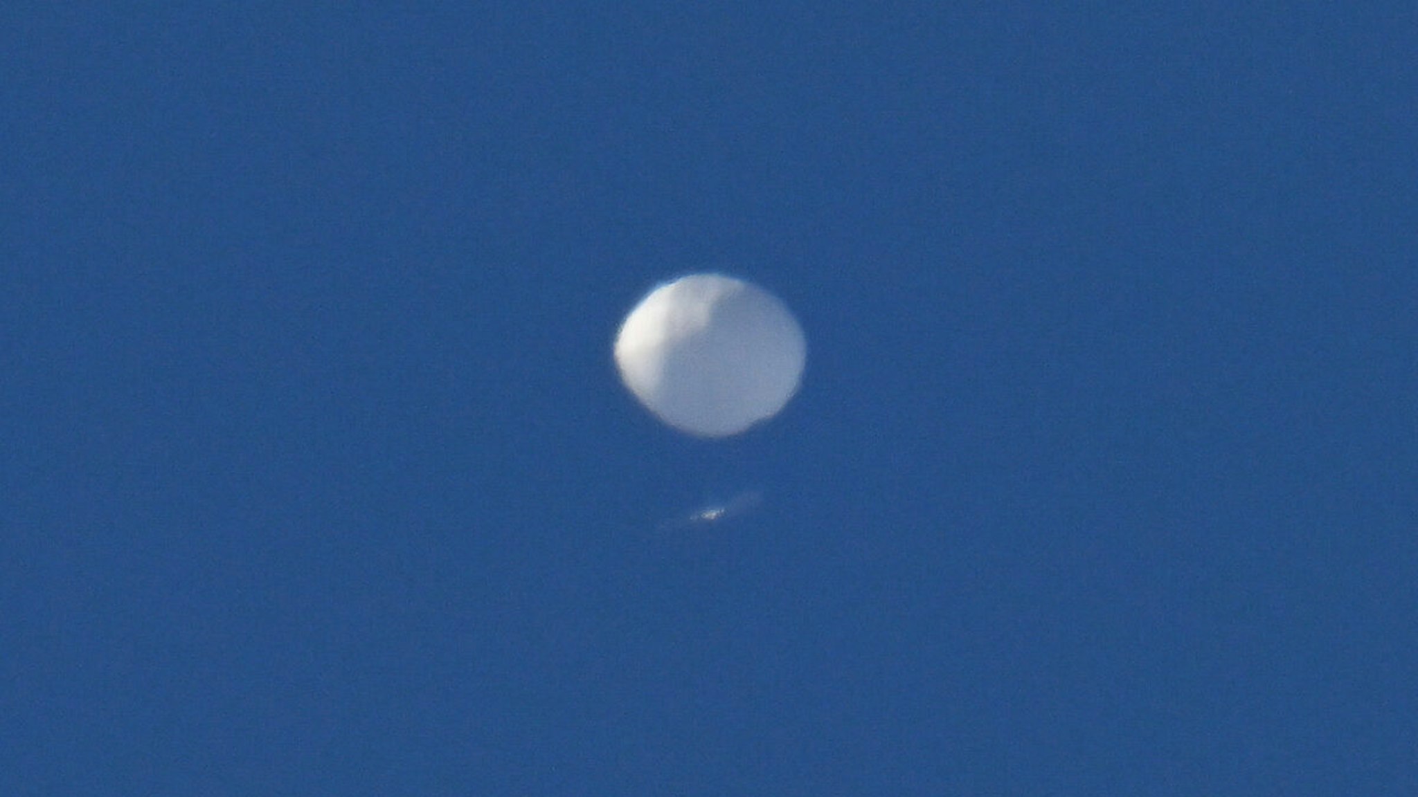 Chinese spy balloon flies above in Charlotte NC, United States on February 04, 2023. The Pentagon announced earlier that it is tracking a suspected Chinese high-altitude surveillance balloon above the continental US.