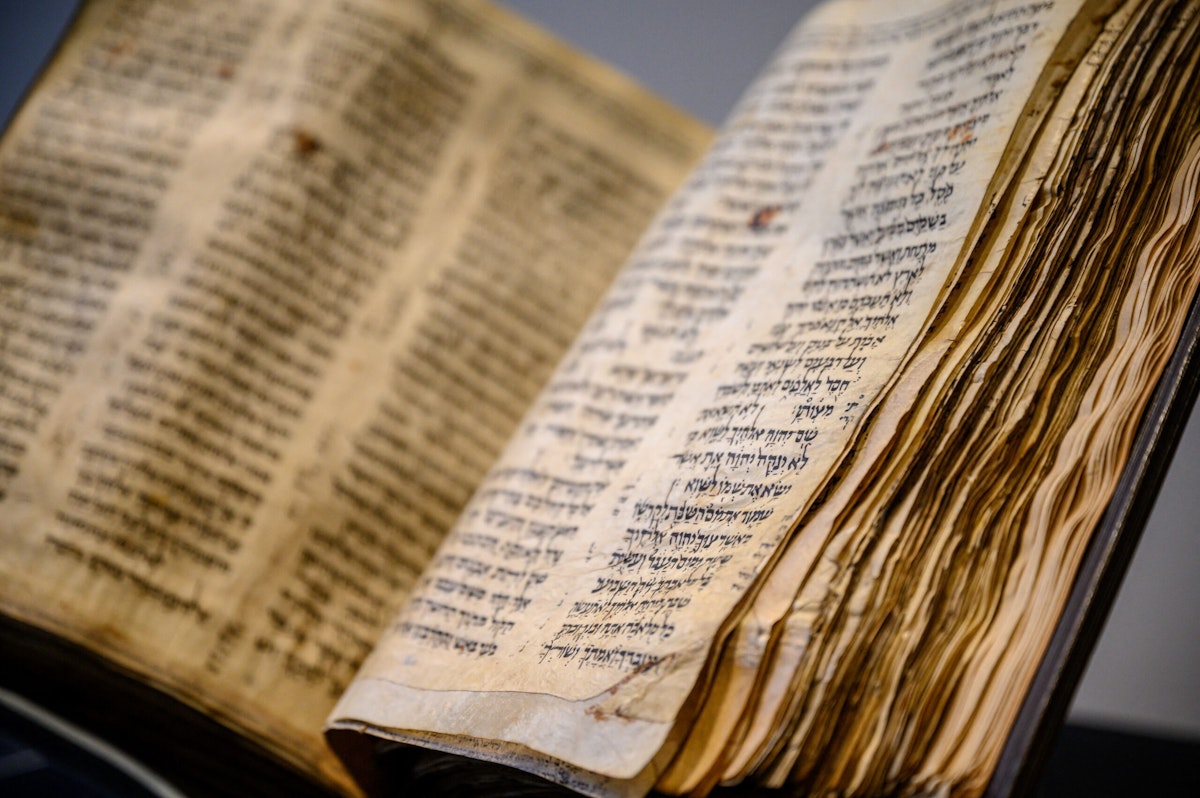 world-s-oldest-hebrew-bible-could-become-most-expensive-historical