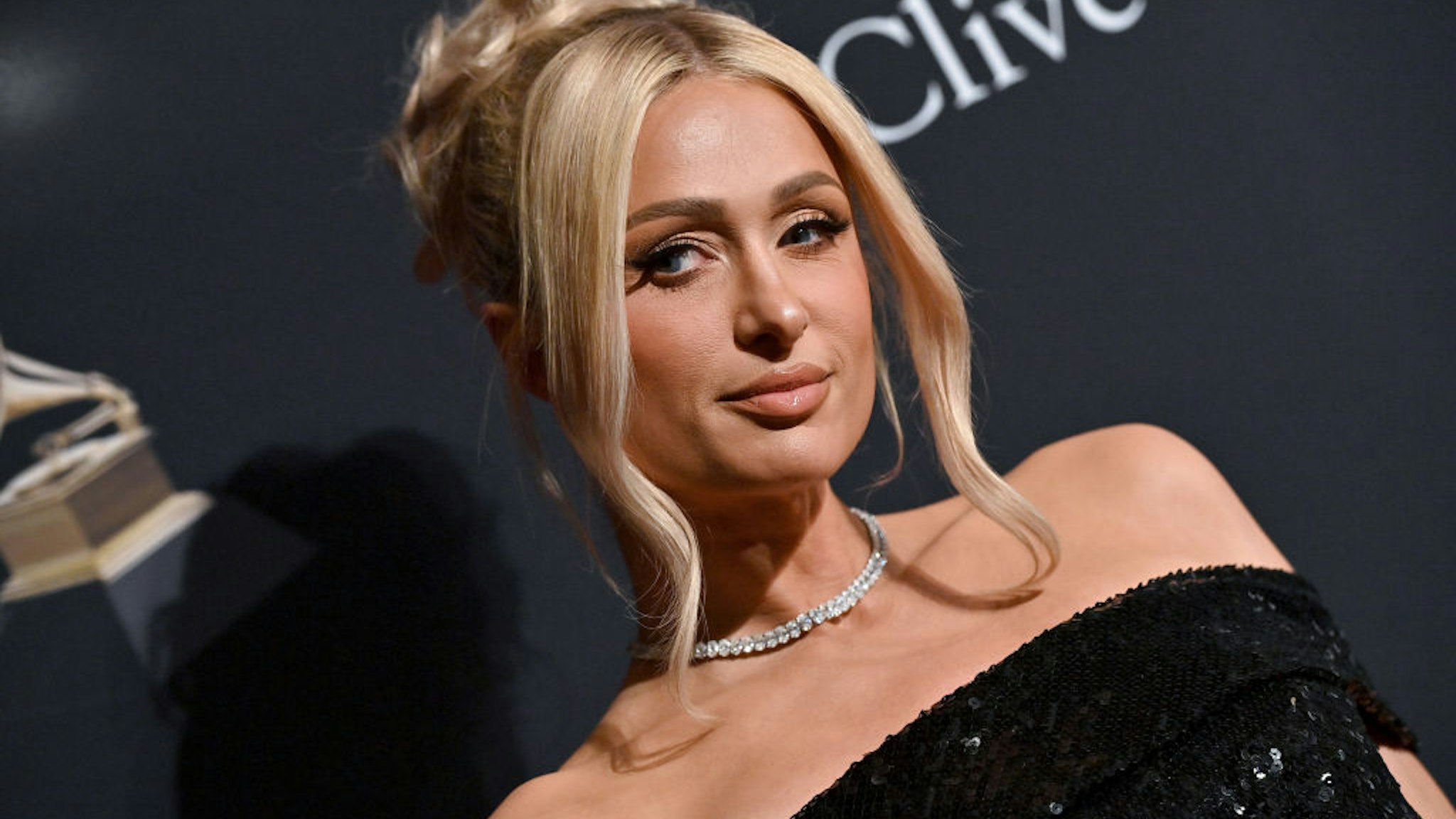 BEVERLY HILLS, CALIFORNIA - FEBRUARY 04: (FOR EDITORIAL USE ONLY) Paris Hilton attends the Pre-GRAMMY Gala &amp; GRAMMY Salute to Industry Icons Honoring Julie Greenwald &amp; Craig Kallman at The Beverly Hilton on February 04, 2023 in Beverly Hills, California. (Photo by Axelle/Bauer-Griffin/FilmMagic)