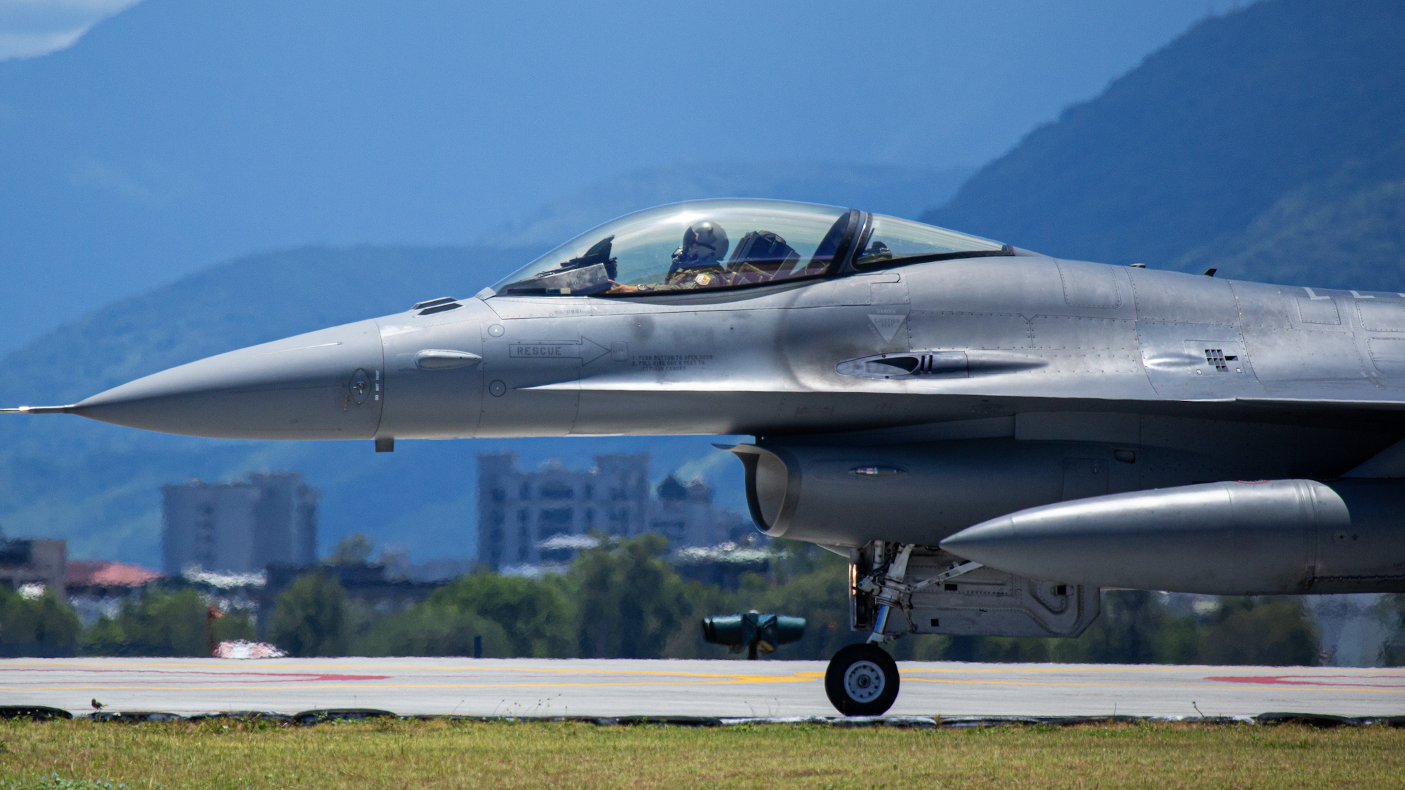 HUALIEN, TAIWAN - AUGUST 06: Taiwanese F-16 Fighting Falcon lands at Hualien Air Force Base on August 06, 2022 in Hualien, Taiwan. Taiwan remained tense after U.S. Speaker of the House Nancy Pelosi (D-CA) visited earlier this week, as part of a tour of Asia aimed at reassuring allies in the region. China has been conducting live-fire drills in waters close to those claimed by Taiwan in response.