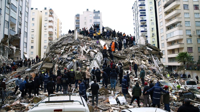 ADANA, TURKIYE - FEBRUARY 06: Search and rescue operation is being carried out at the debris of a building in Cukurova district of Adana after a 7.4 magnitude earthquake hit southern provinces of Turkiye, in Adana, Turkiye on February 6, 2023.