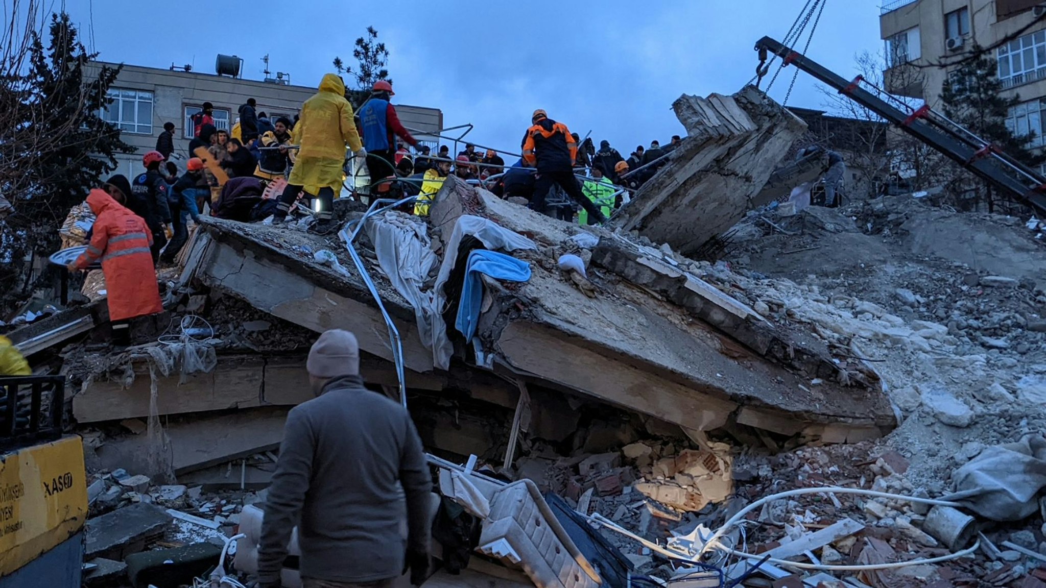 Rescue workers and volunteers search for survivors in the rubble of a collasped building, in Sanliurfa, Turkey, on February 6, 2023, after a 7.8-magnitude earthquake struck the country's south-east. - The combined death toll has risen to over 2,300 for Turkey and Syria after the region's strongest quake in nearly a century. Turkey's emergency services said at least 1,121 people died in the earthquake, with another 783 confirmed fatalities in Syria.