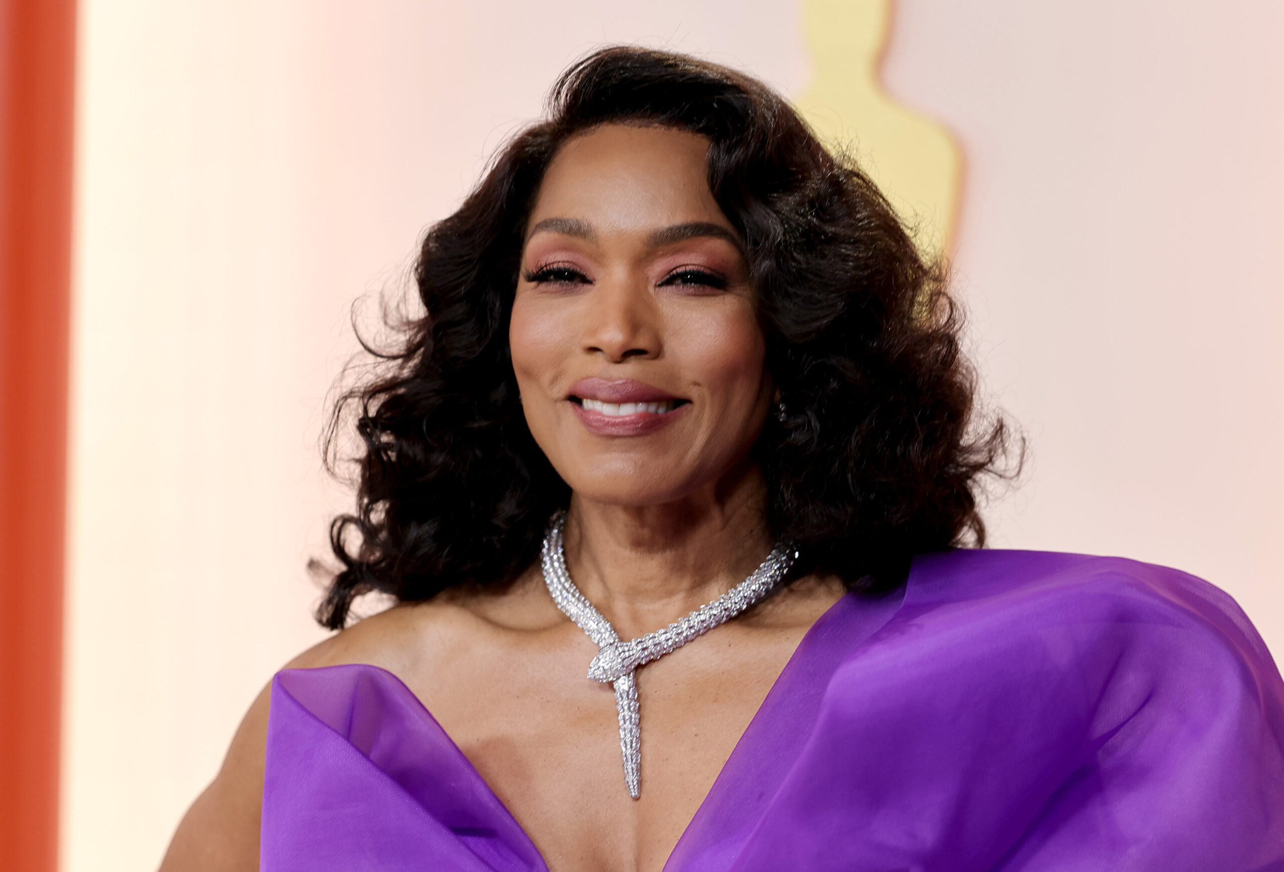 Fans Divided Over ‘Black Panther’ Star Angela Bassett Not Clapping For Jamie Lee Curtis After Oscar Loss