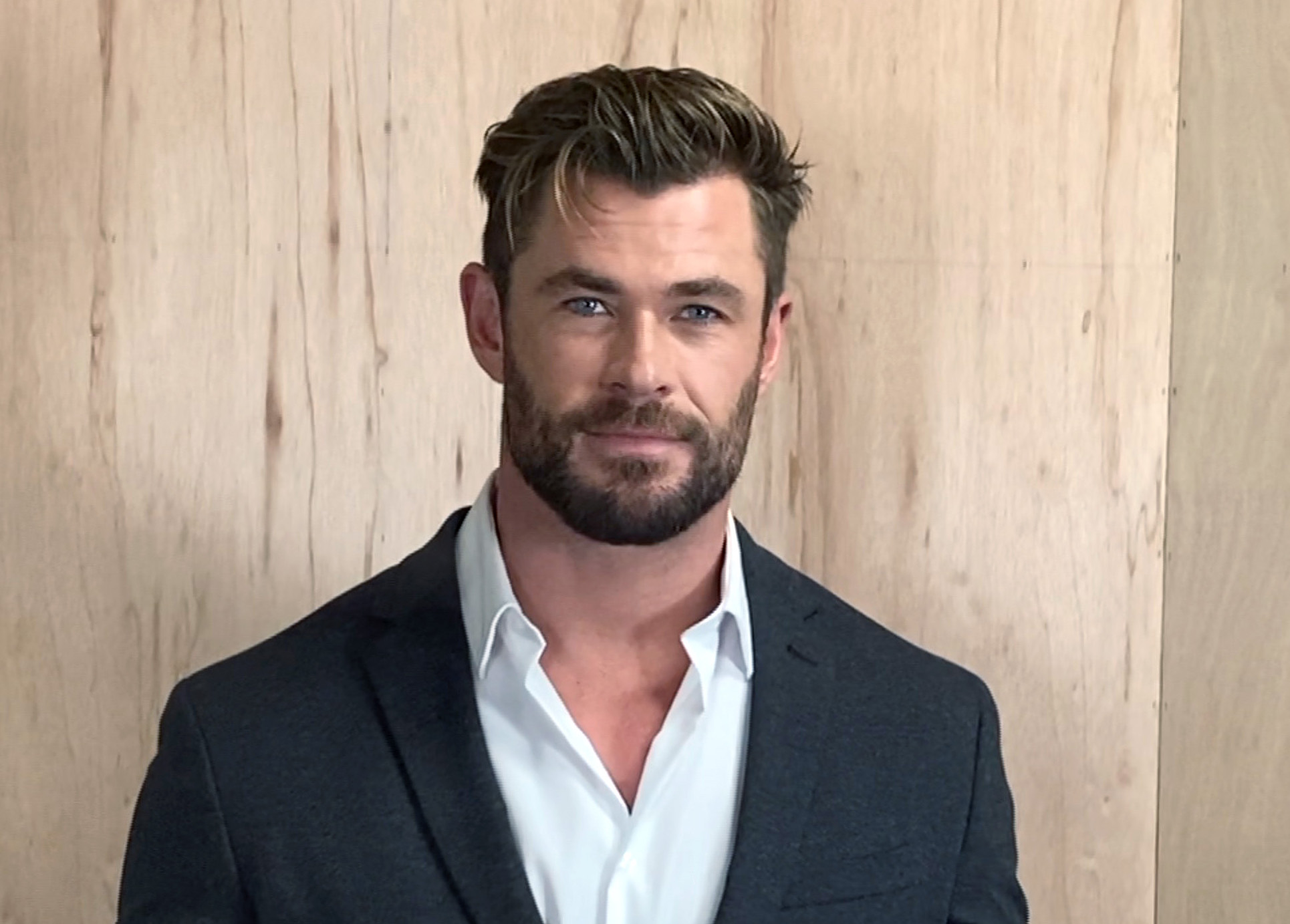 Chris Hemsworth Dragged For Photo Of His Wife Smashing Cake In Son’s Face On His 9th Birthday