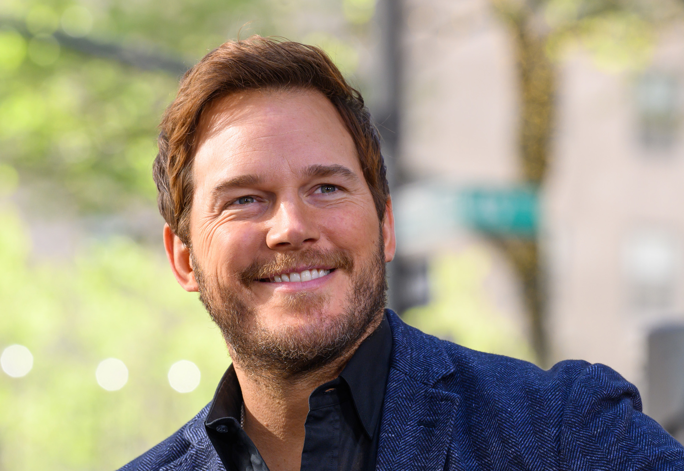 Chris Pratt urges couples to start a family quickly.