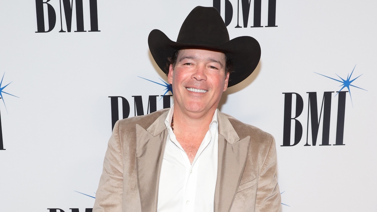 Country Star Clay Walker Releases Statement Over Leaked Profanity-Laced Rant At Bus Driver