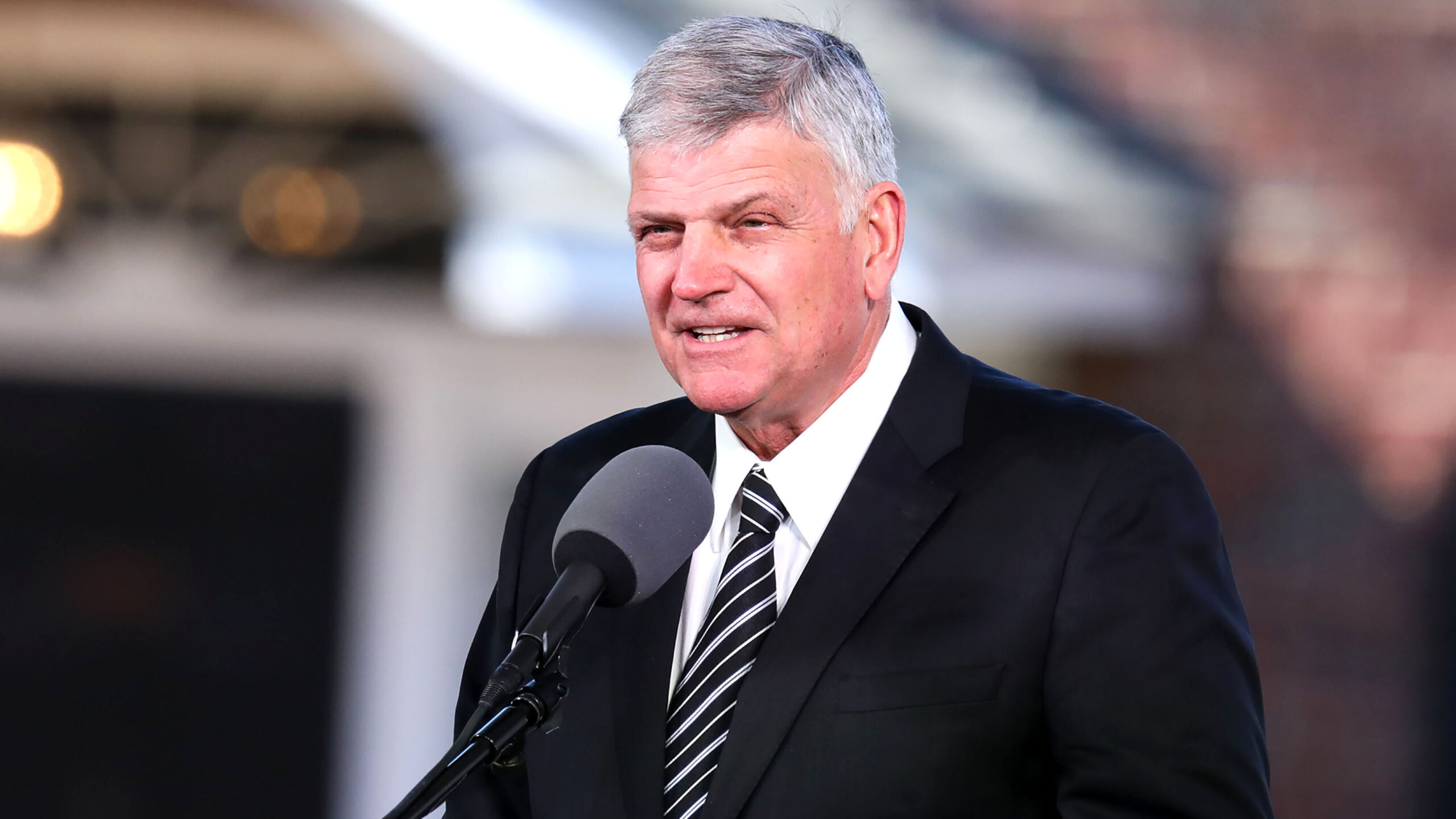 Franklin Graham Praises DeSantis For Cracking Down On Hotel That Hosted Drag Queen Event With Kids Present