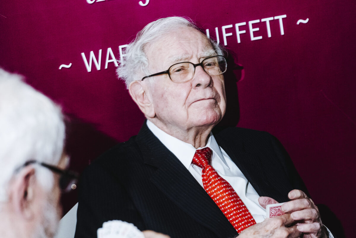 Warren Buffett Talks With Biden Officials About Possible Bank Investment: Report