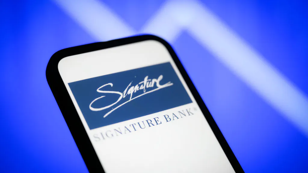 ‘Cringe’ Ads Go Viral From Failed Bank That Refused Trump’s Business: ‘A Circus Not A Bank’