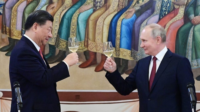 Russian President Vladimir Putin and China's President Xi Jinping make a toast during a reception following their talks at the Kremlin in Moscow on March 21, 2023.
