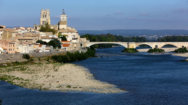 Pont-Saint-Esprit und die Rhone, Gard, Languedoc-Roussillon