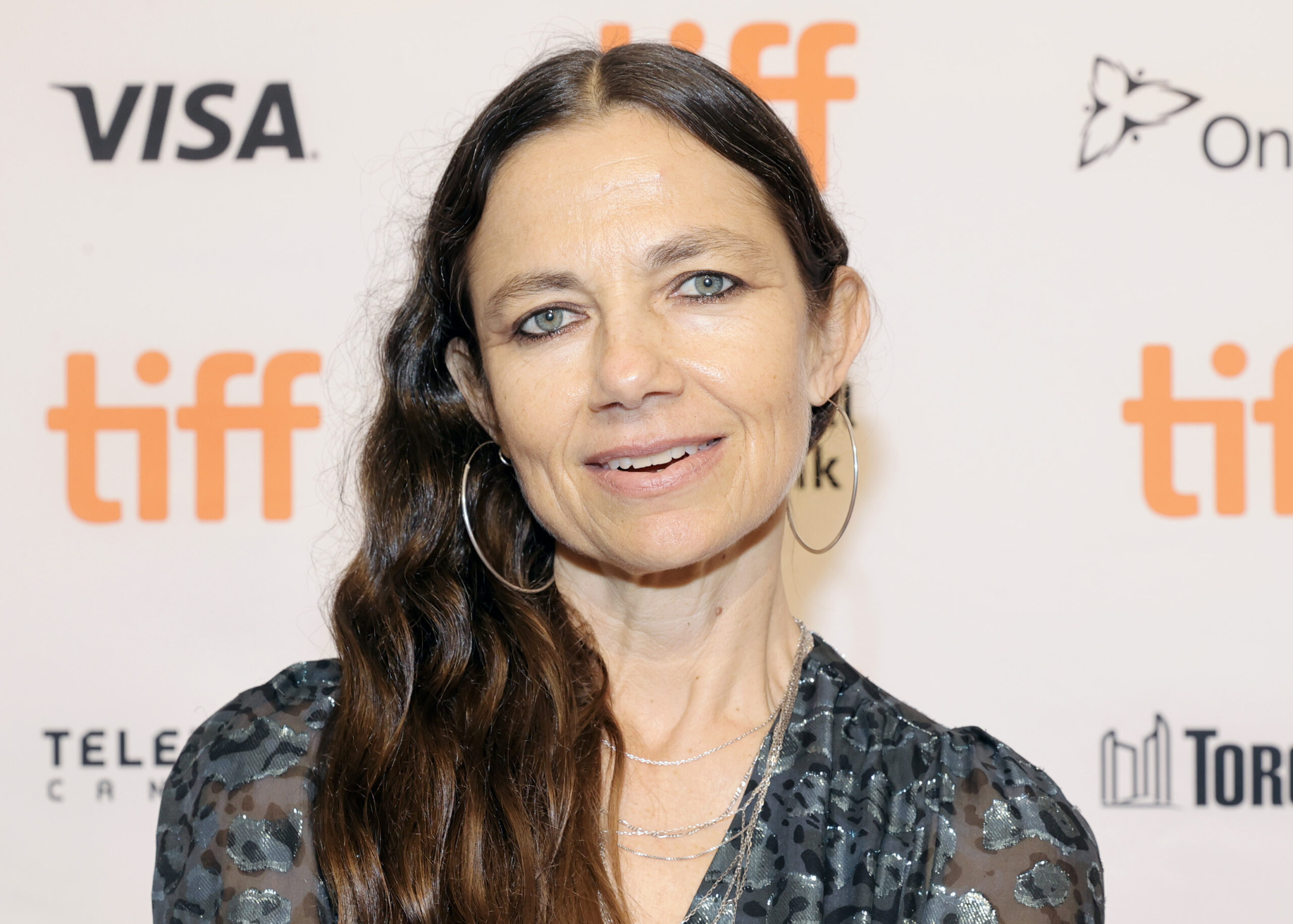 ‘Family Ties’ Actress Justine Bateman Responds To Fans Saying She Looks ‘Old’