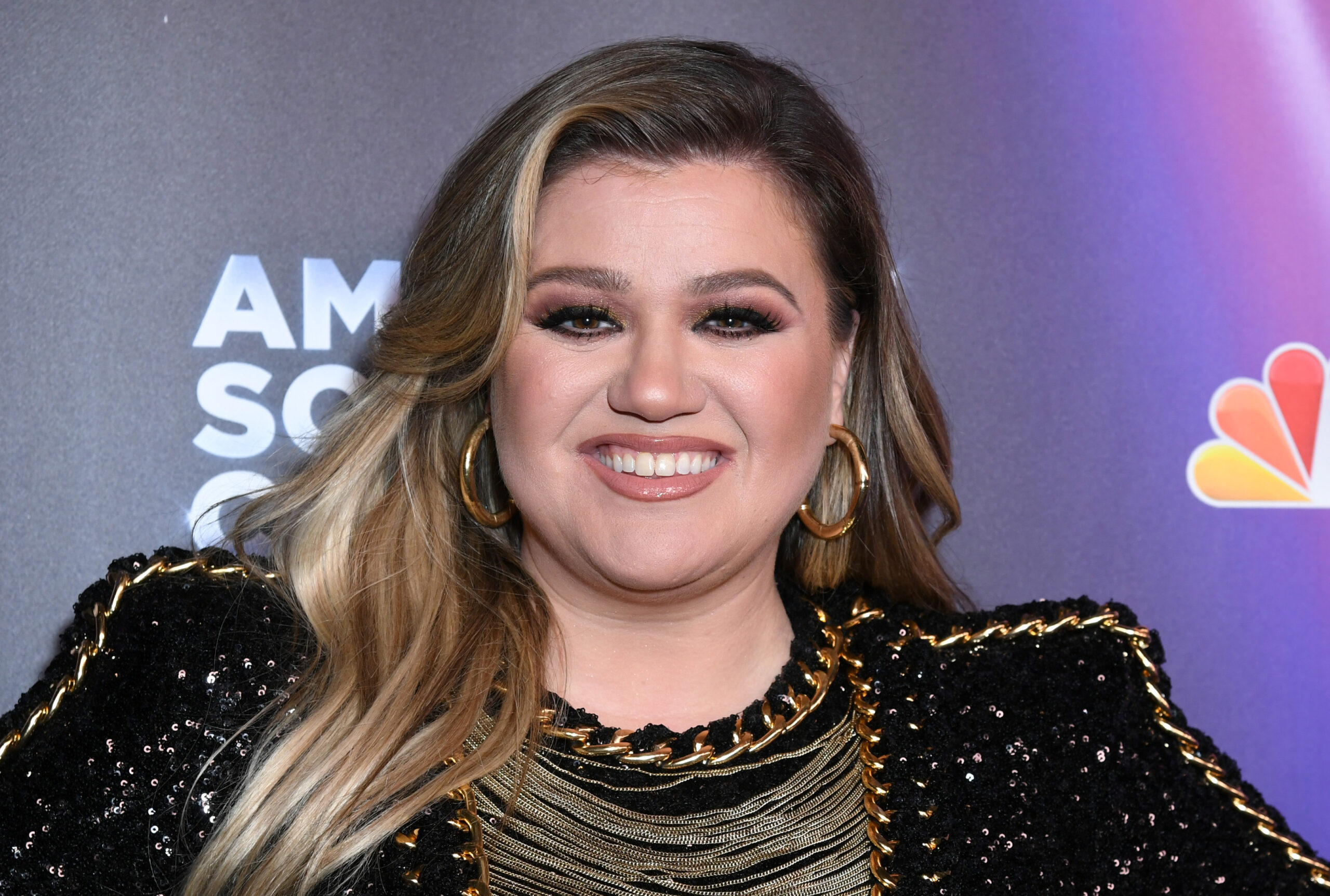Kelly Clarkson addresses toxic work environment allegations on her talk show.