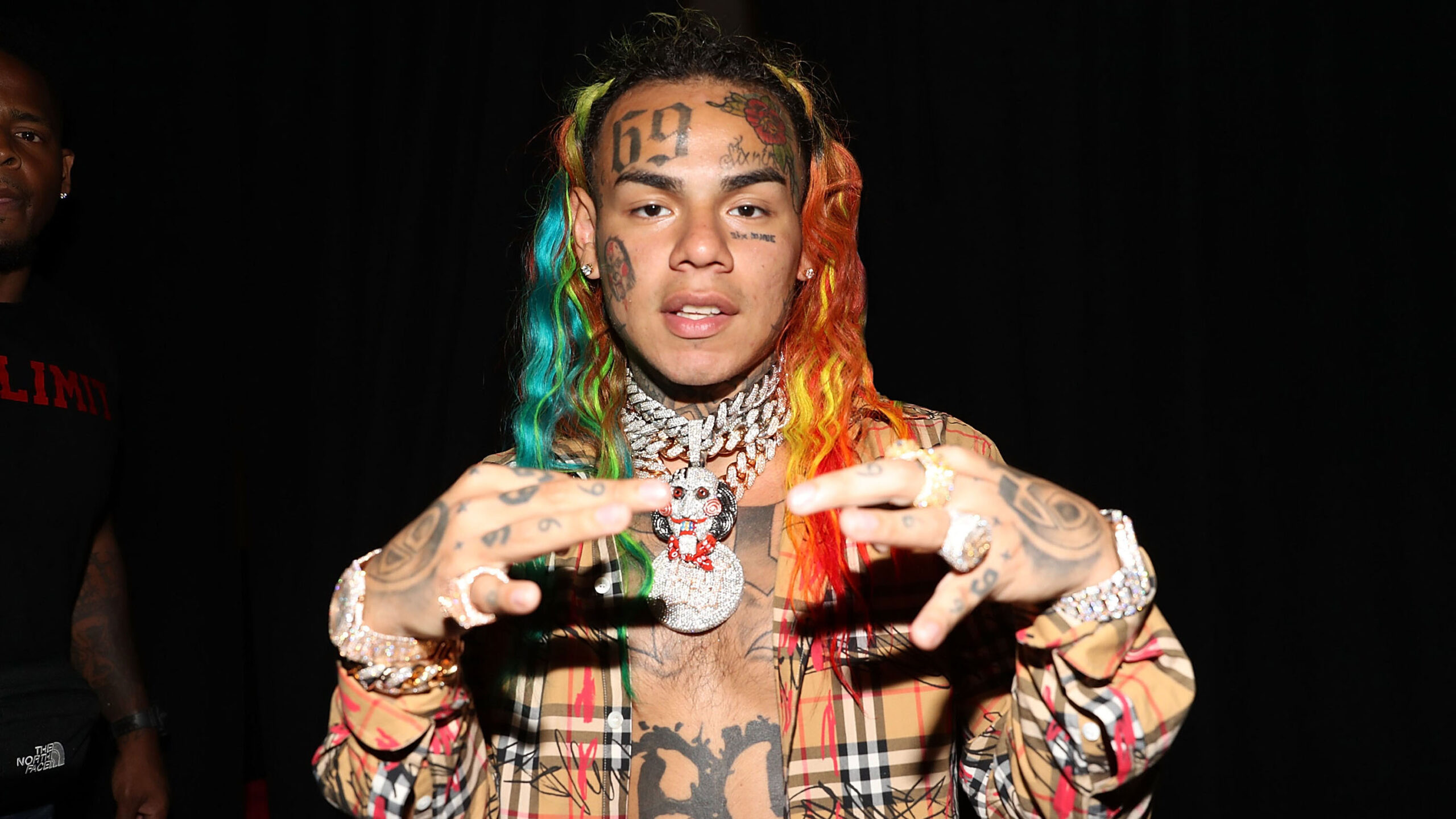 Video Shows Moments Leading Up To Alleged Assailants Attacking Rapper Tekashi 6ix9ine In Gym