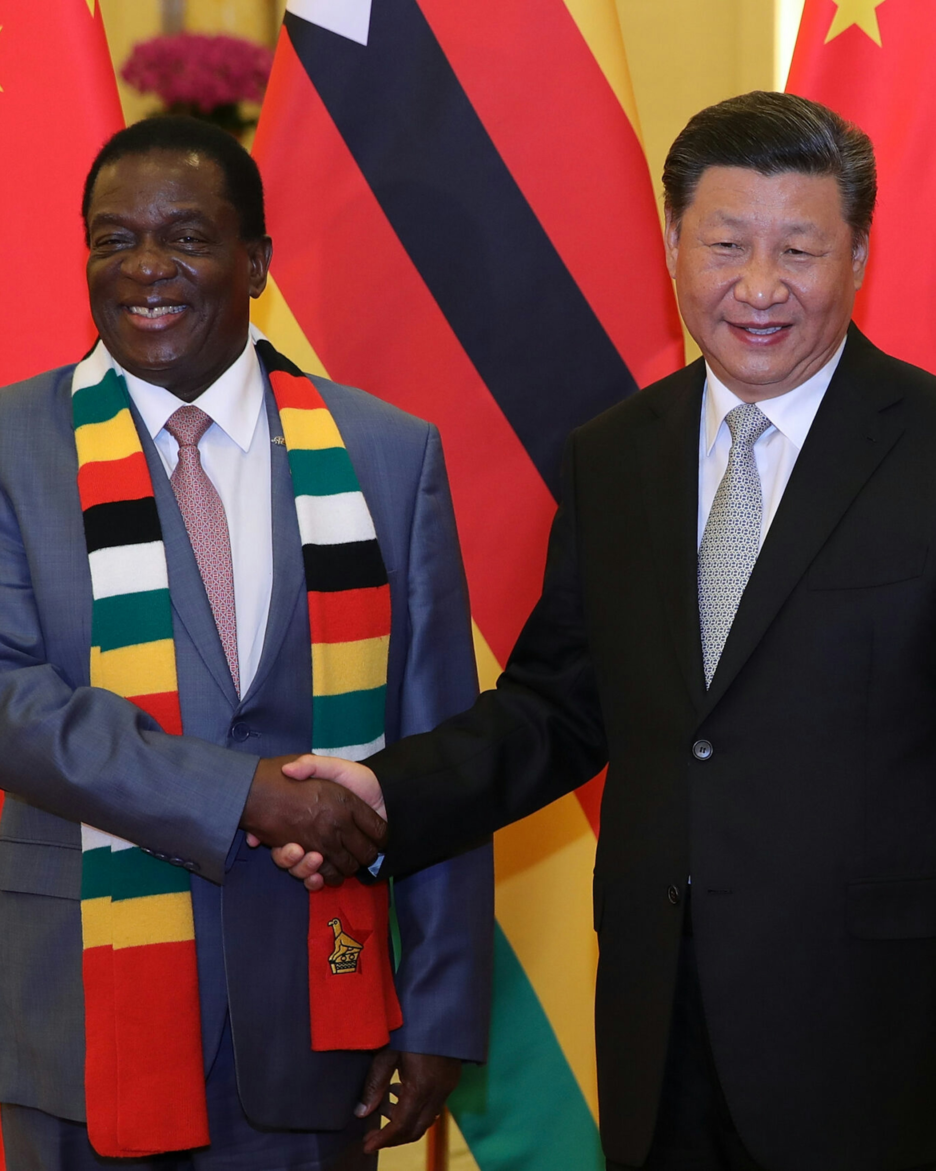 Chinese President Xi Jinping (R) shakes hands with Zimbabwe President Emmerson Mnangagwa