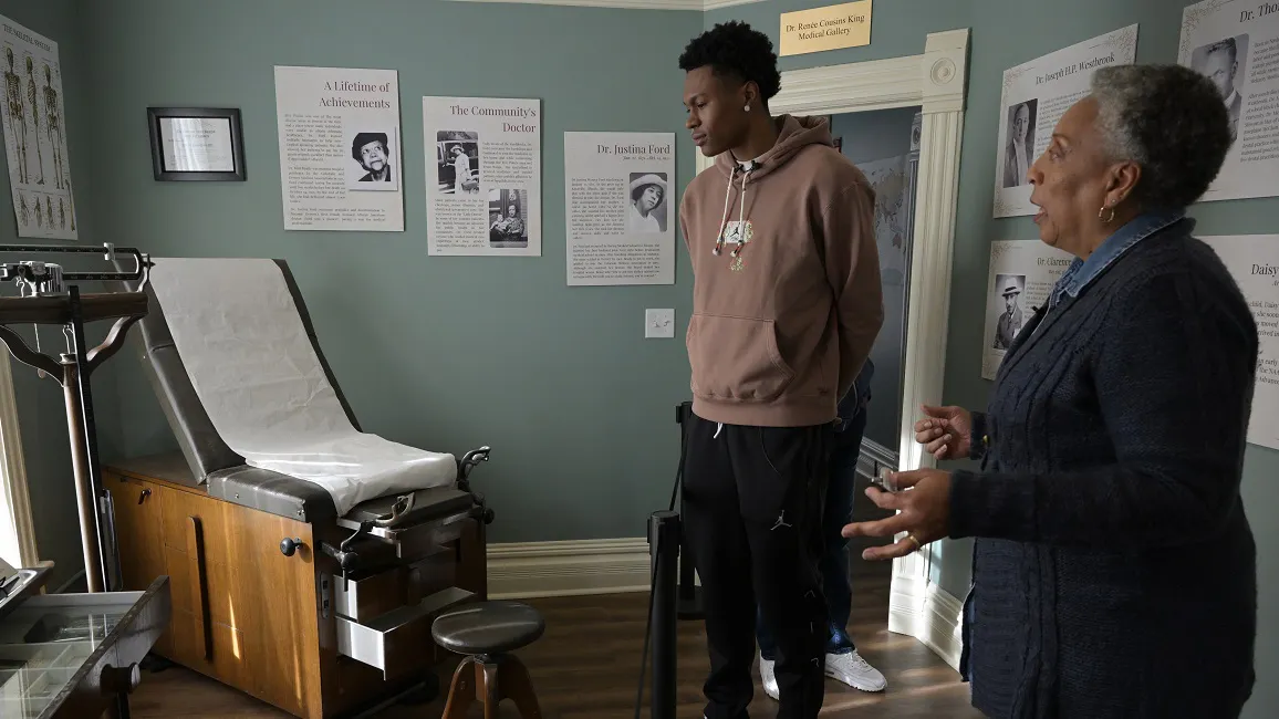 Federal Officials Claim Black Doctors Are So Good That Blacks Live Longer Just By Living In The Same County As One