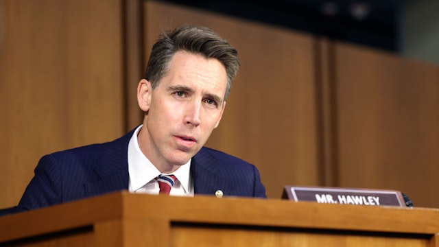 WASHINGTON, DC - SEPTEMBER 13: U.S. Sen. Josh Hawley (R-MO) questions Peiter “Mudge” Zatko, former head of security at Twitter, during Senate Judiciary Committee on data security at Twitter, on Capitol Hill, September 13, 2022 in Washington, DC. Zatko claims that Twitter's widespread security failures pose a security risk to user's privacy and information and could potentially endanger national security. (Photo by Kevin Dietsch/Getty Images)