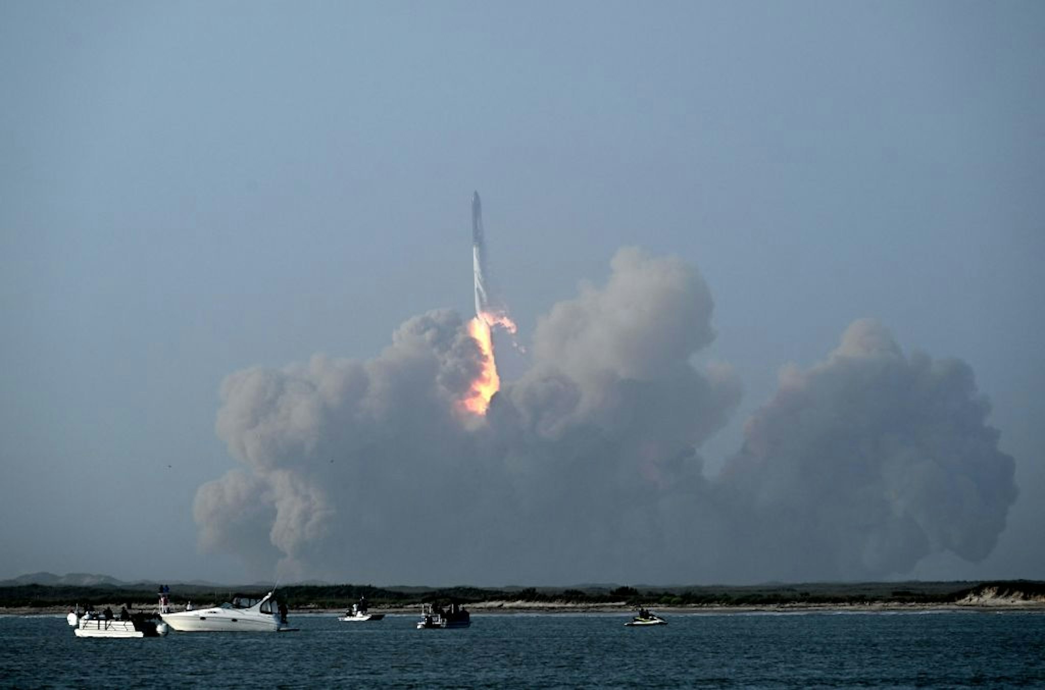 The SpaceX Starship lifts off from the launchpad during a flight test from Starbase in Boca Chica, Texas, on April 20, 2023. - The rocket successfully blasted off at 8:33 am Central Time (1333 GMT). The Starship capsule had been scheduled to separate from the first-stage rocket booster three minutes into the flight but separation failed to occur and the rocket blew up. (Photo by Patrick T. Fallon / AFP via Getty Images)