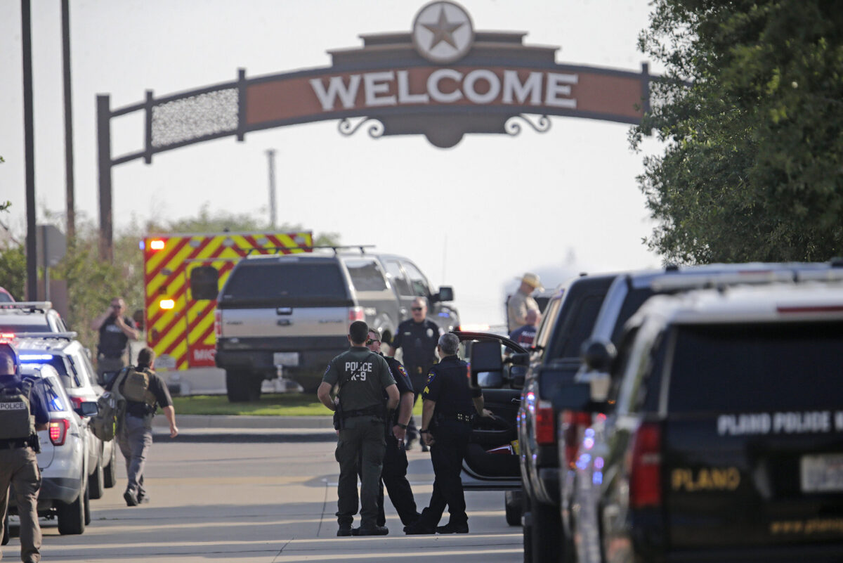 Texas outlet mall shooting leaves 8 dead.