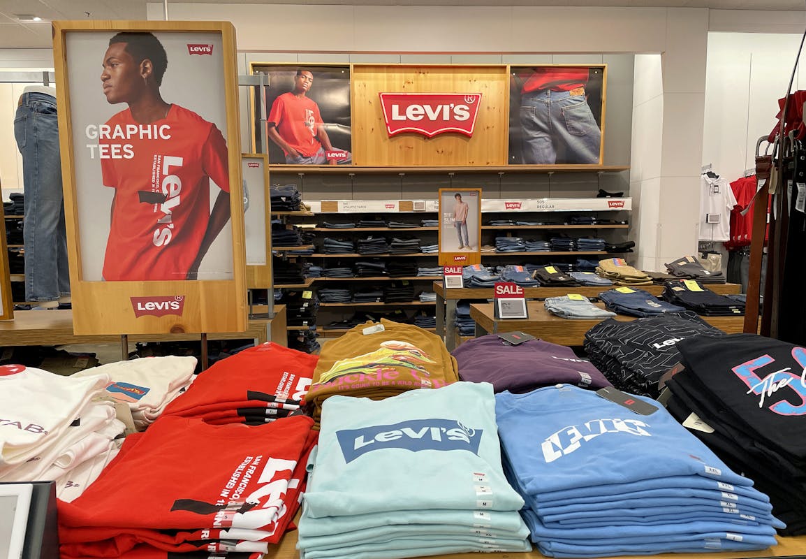NextImg:Popular Clothing Brand CEO Expresses Support For Expanding ‘Gender-Neutral Line’ 