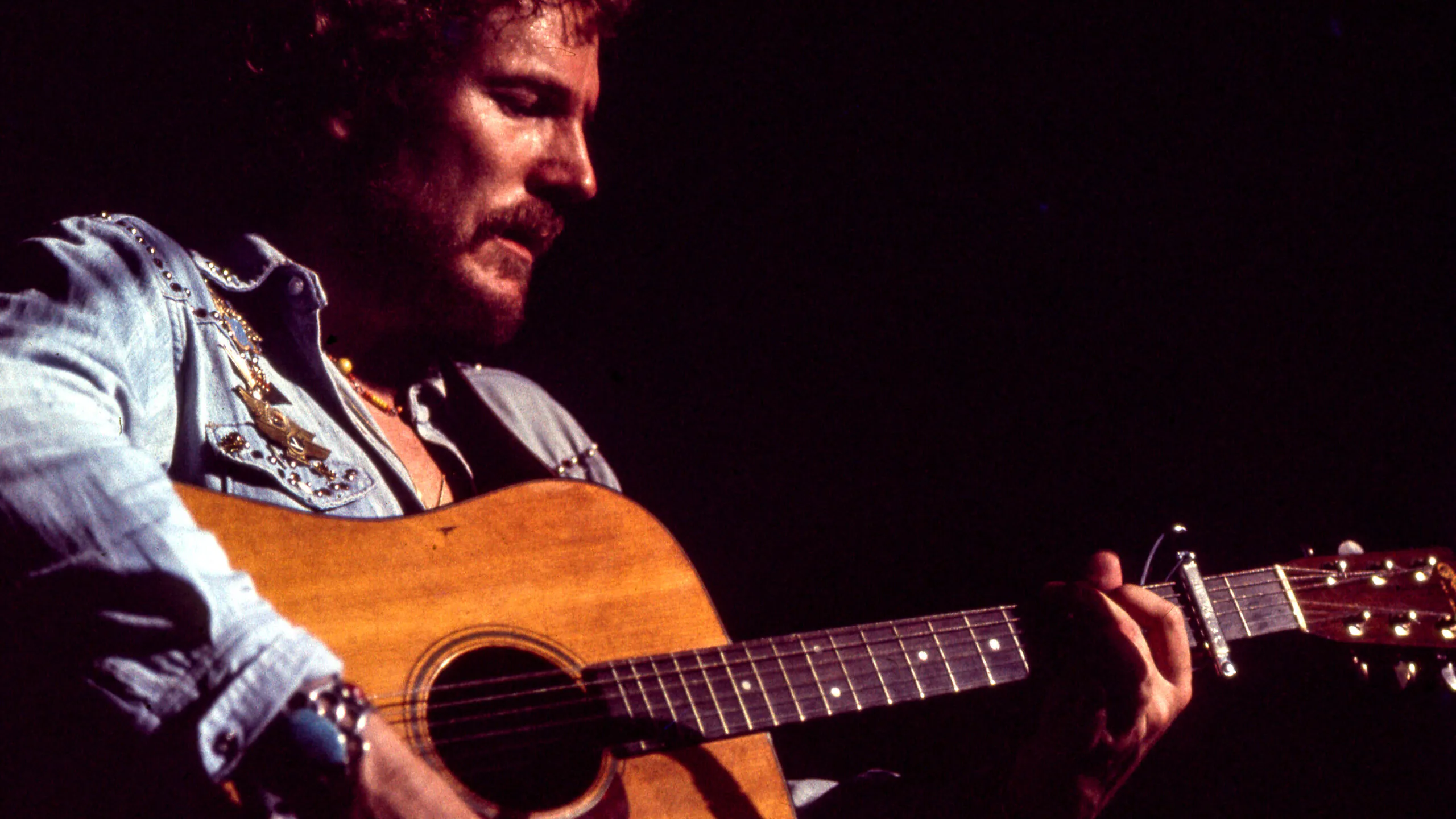 The Story Behind Gordon Lightfoot’s Hit Song ‘The Wreck Of The Edmund Fitzgerald’