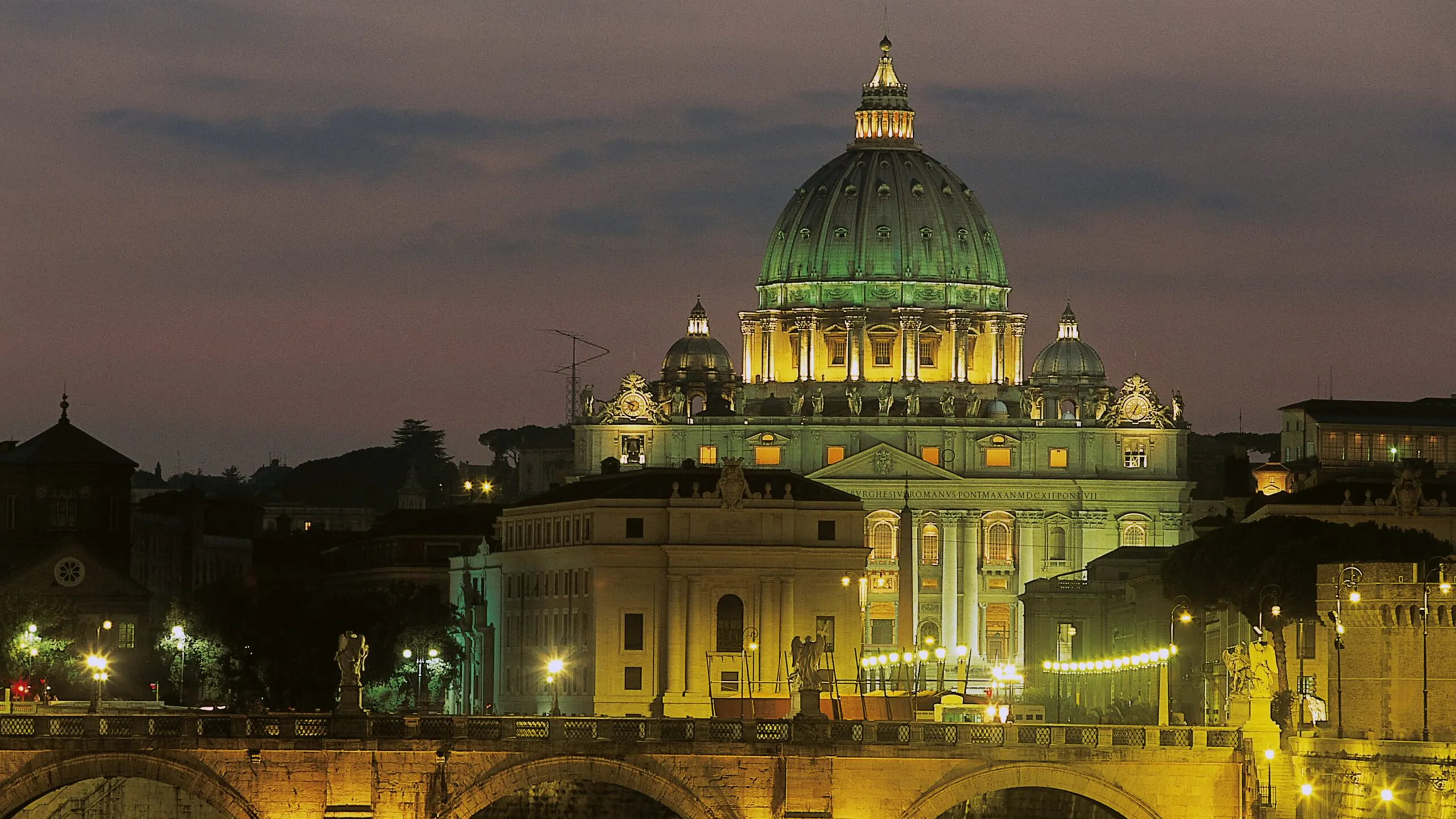 Guards Shoot Vehicle, Arrest Driver Who Rushed Through Vatican Gates