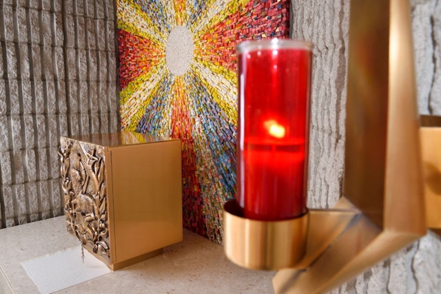 Red Sanctuary Lamp or Eternal Flame at the Tabernacle with bronze Lamb of God bas relief at side altar with sunburst mosaic in Catholic church. (Photo by: Education Images/Universal Images Group via Getty Images)