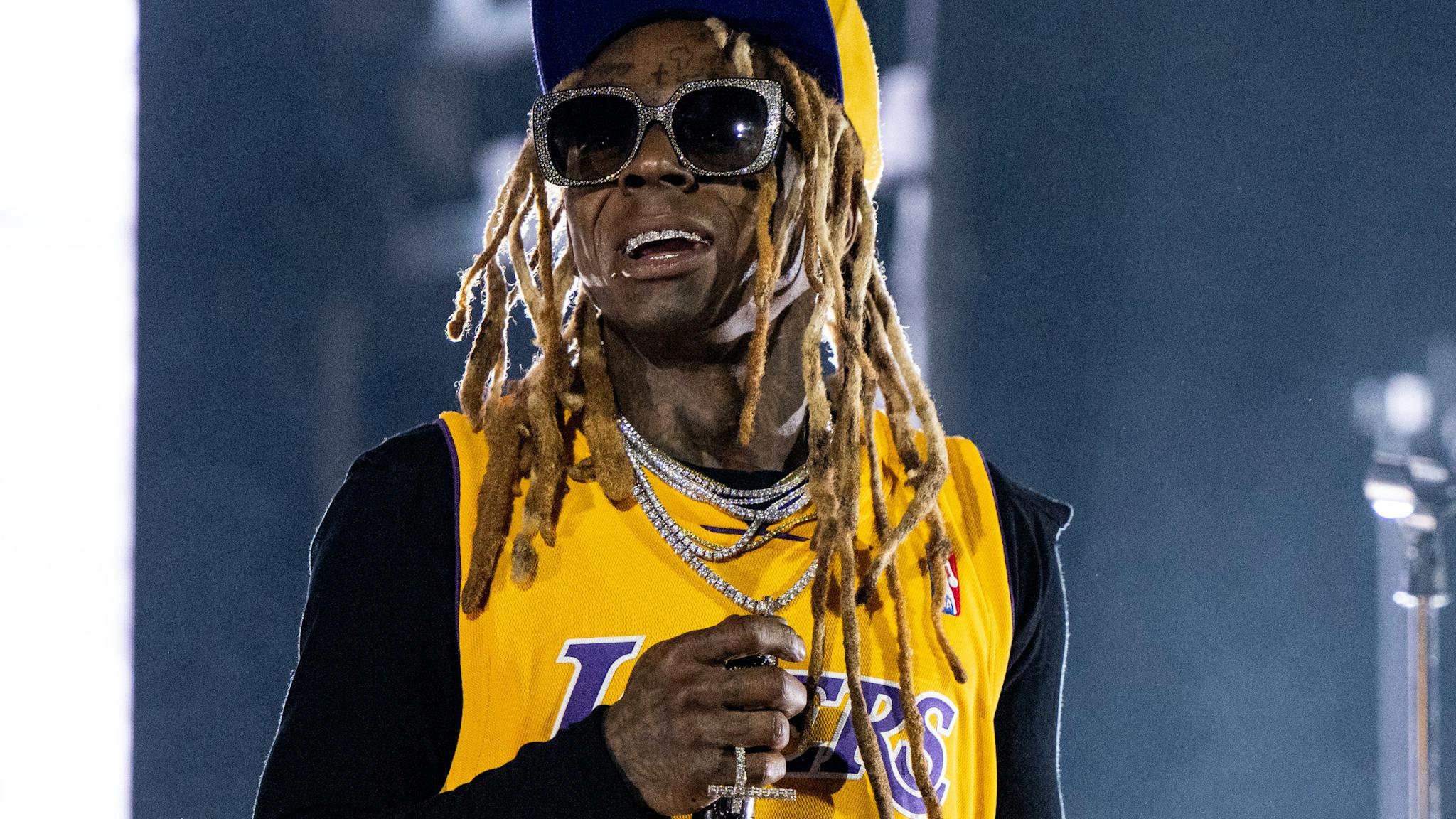 Rapper Lil Wayne Walks Offstage After 30 Minutes, Blames Low Energy ...