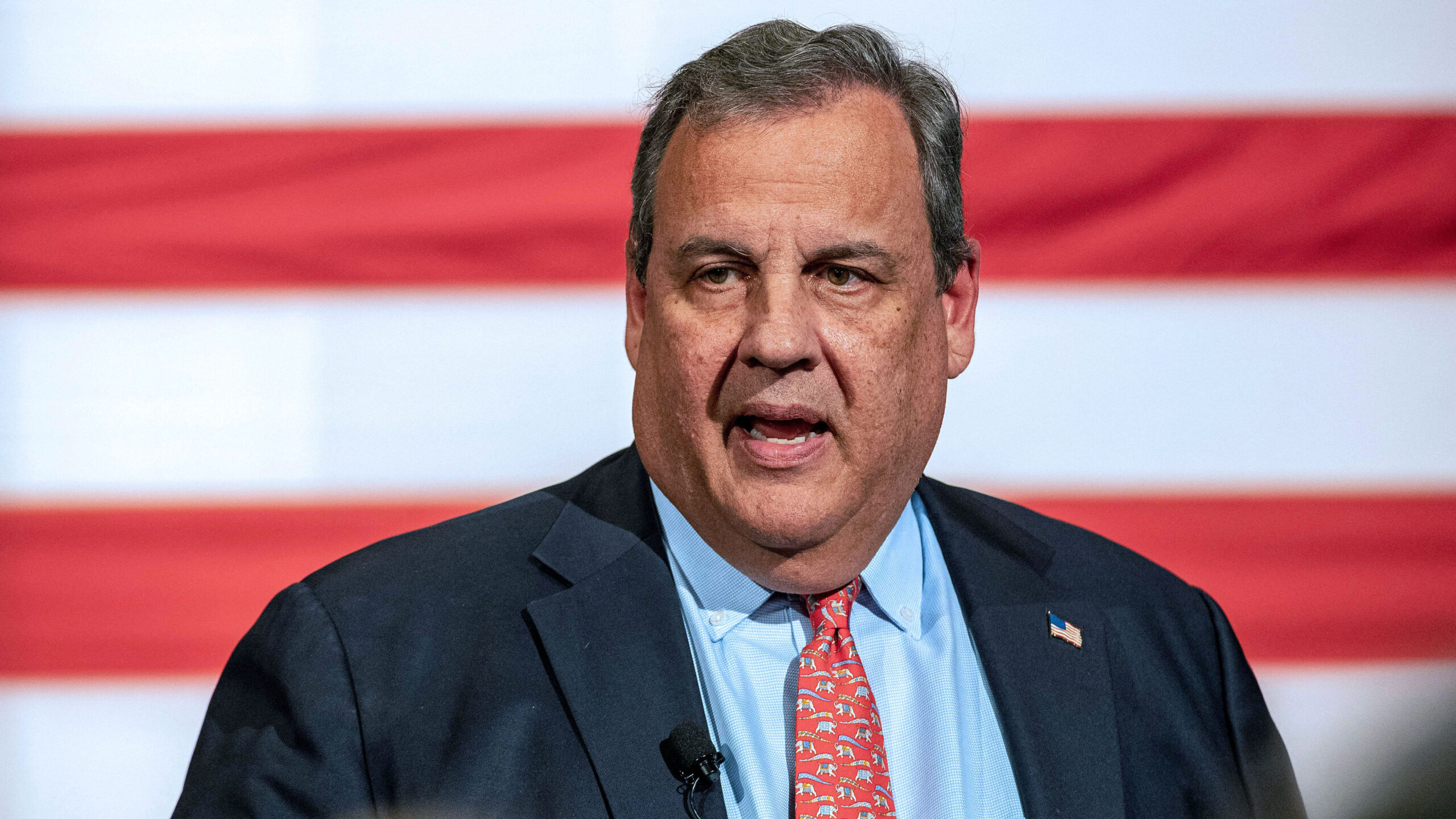 Christie starts presidential campaign, targets Trump.