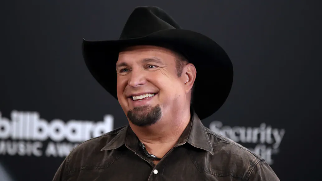 Garth Brooks Doubles Down On Selling Bud Light At Bar, Talks ‘Diversity And Inclusiveness’