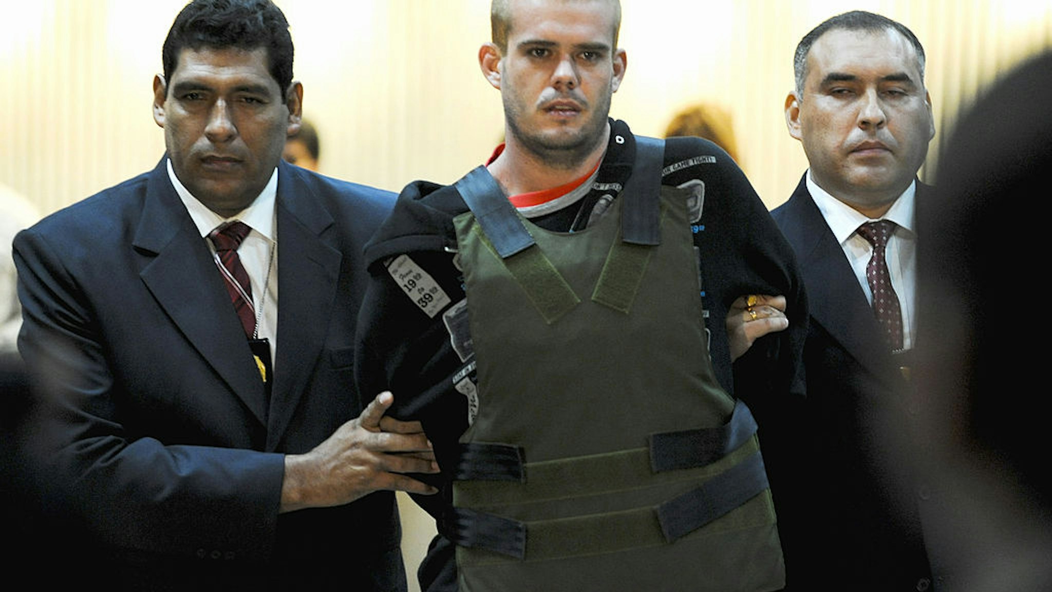 Joran Andreas Petrus van der Sloot (C), is escorted by Peruvian police as he arrive to the DIRINCRI (Criminal Investigation Direction) offices in Lima on June 5, 2010.